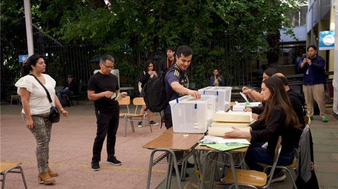 智利举行总统和议会选举